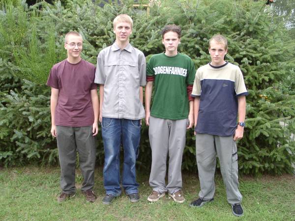 Die u16-Mannschaft bei der Norddeutschen Vereinsmeisterschaft 2001, v.l.n.r.: Robert Zentraf, Willi Behm, Tim Svensson, Christian Balz