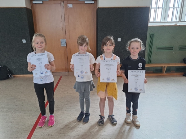 AK u8w, v.l.n.r.: 1. Tammy Oertel (GS Mitte Pasewalk), 2. Hanna Haase (Pestalozzi-GS Torgelow), 3. Lilith Mia Lassika (Ueckertal-GS Pasewalk), 4. Luna Lucia Tadewaldt (SAV Torgelow)
