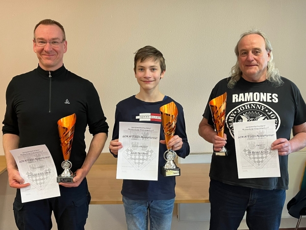 Meisterturnier (v.l.n.r.): Vizemeister FM Hendrik Reichmann (SF Schwerin), Landesmeister Jakob Herrmann (SAV Torgelow), 3. FM Karsten Schulz (SF Schwerin)